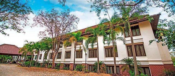 Tak Andaman Resort & Hotel Exterior photo