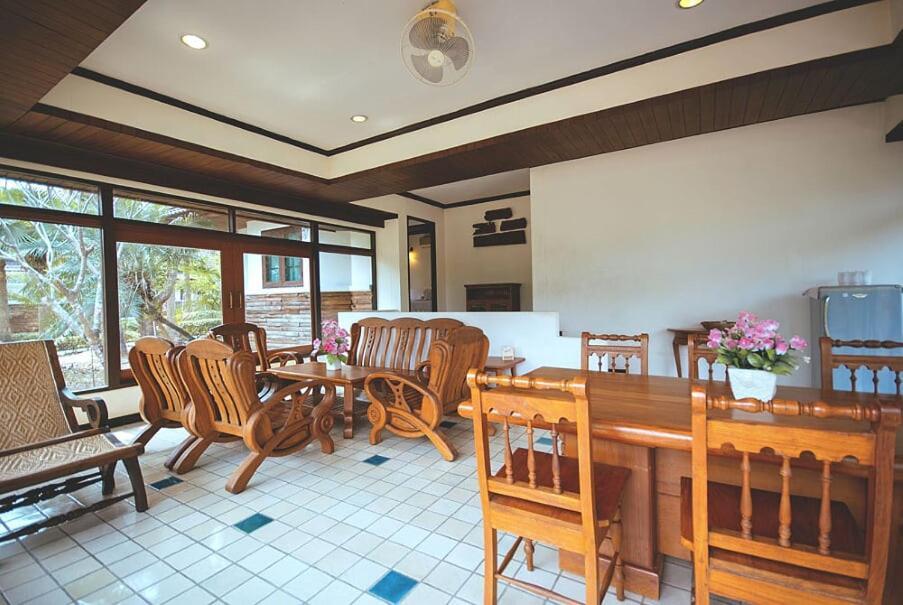 Tak Andaman Resort & Hotel Exterior photo