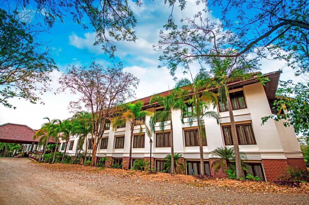 Tak Andaman Resort & Hotel Exterior photo