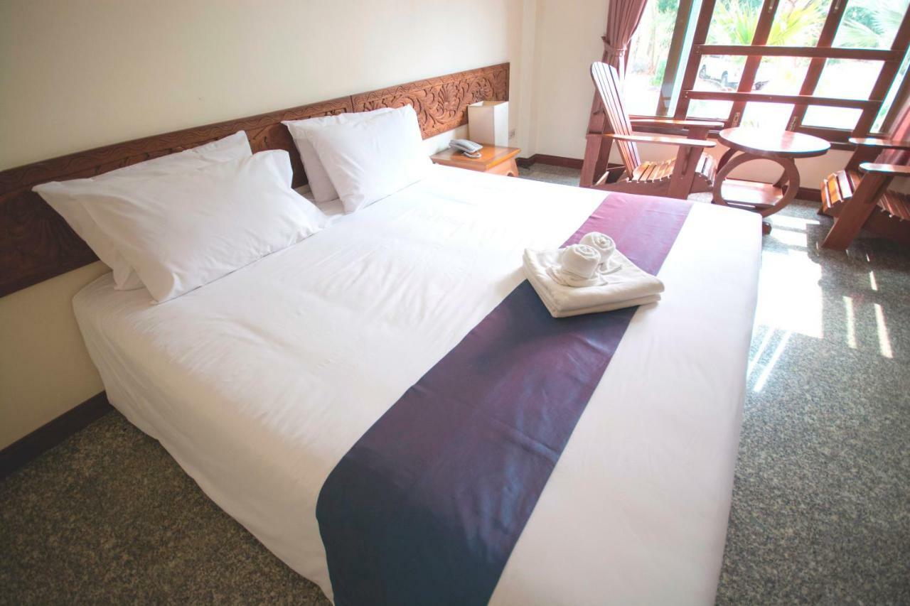 Tak Andaman Resort & Hotel Exterior photo